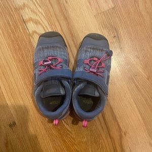 Keen kids shoe size 11c
